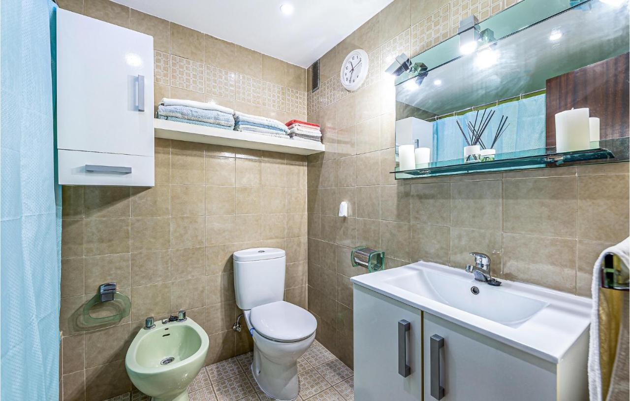 4 Bedroom Nice Apartment In Torremolinos Extérieur photo